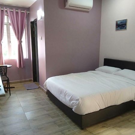 Purple Dream Home Teluk Panglima Garang Ngoại thất bức ảnh